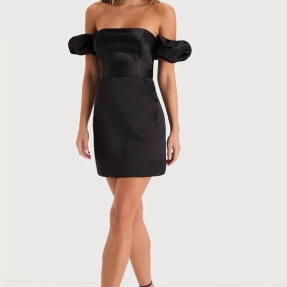 Lulu's Black Off-Shoulder Bodycon Dress
Used once - Picture 4 of 5